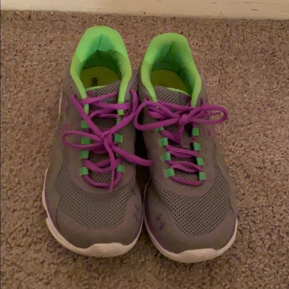 Under armour shoes - Picture 2 of 3